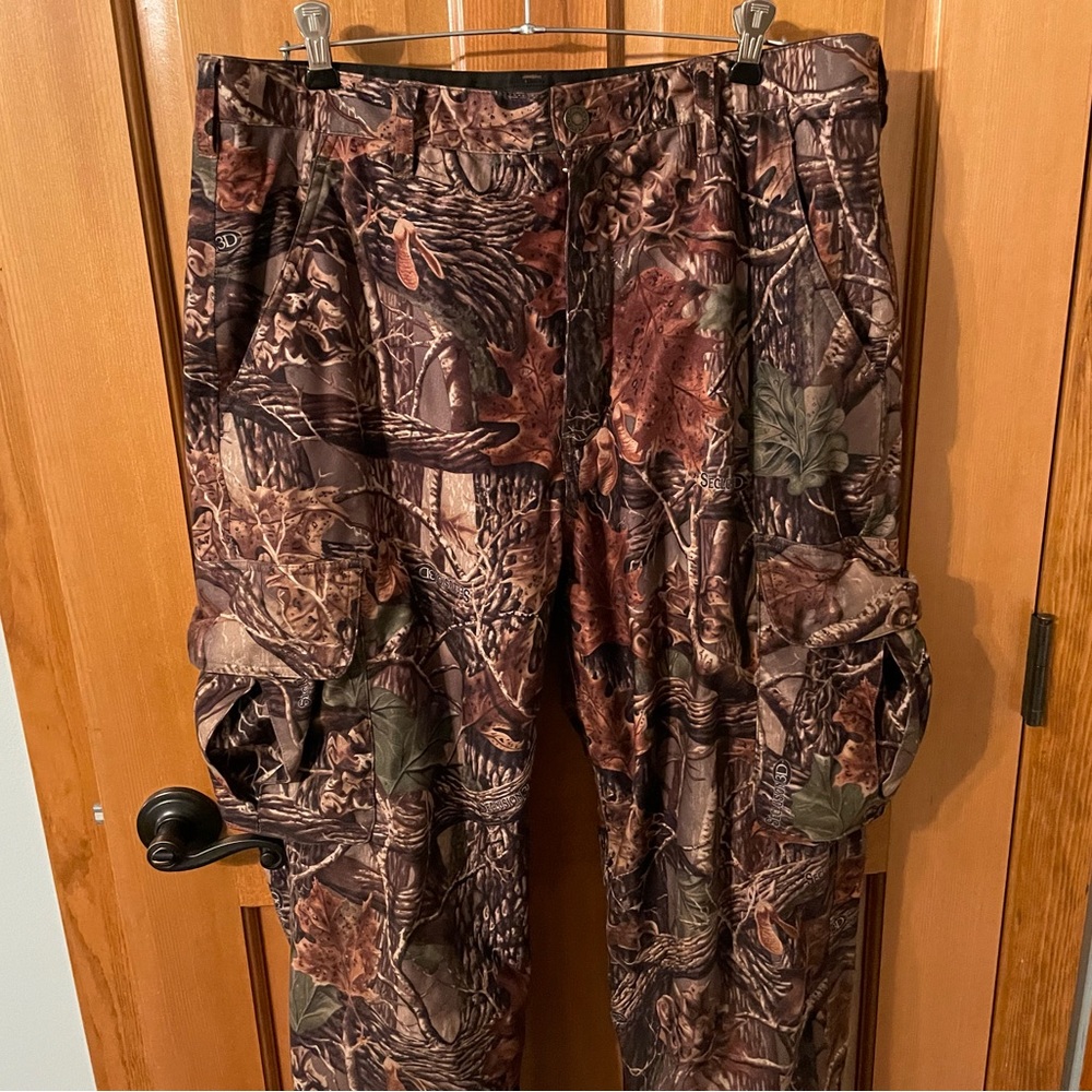 Cabelas Camouflage 5 Pocket Hunting Pants - Picture 2 of 5